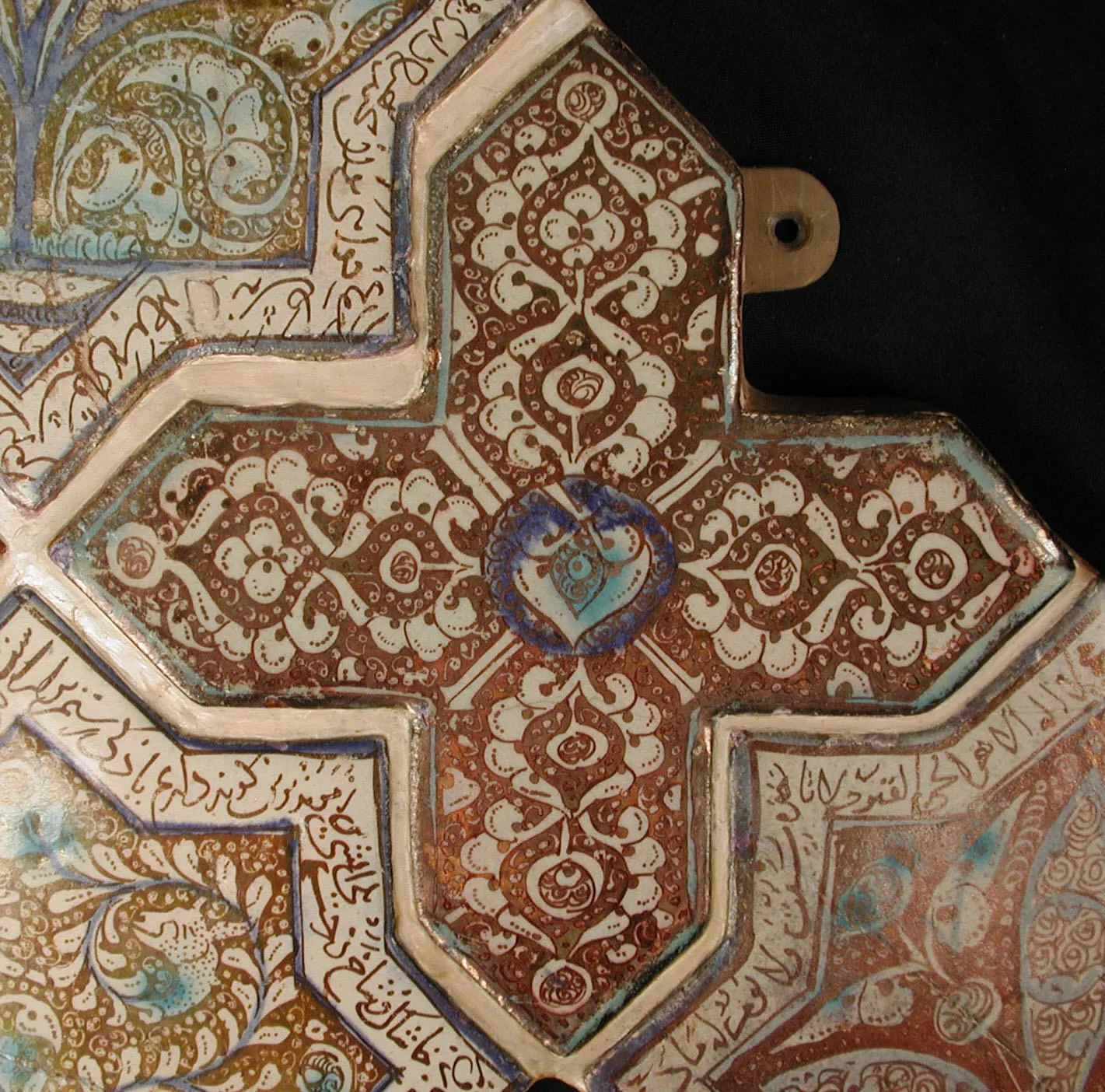 Cross-Shaped Tile — تصویر رکورد موزهٔ متروپولیتن (دسترسی آزاد)