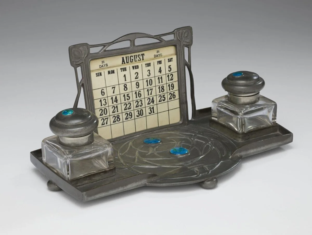 Inkstand — تصویر رکورد موزهٔ ویکتوریا و آلبرت