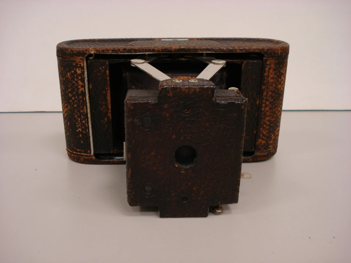 KODAK FOLDING POCKET CAMERA — تصویر رکورد یوروپیانا