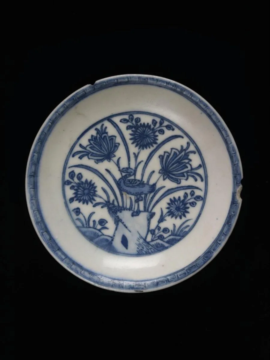 Saucer — تصویر رکورد موزهٔ ویکتوریا و آلبرت
