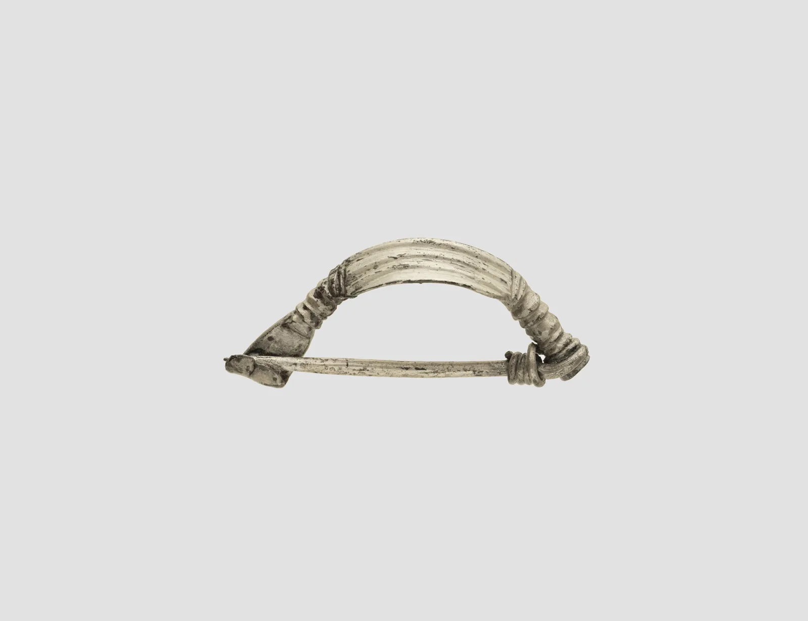 Fibula — تصویر رکورد موزهٔ متروپولیتن (دسترسی آزاد)