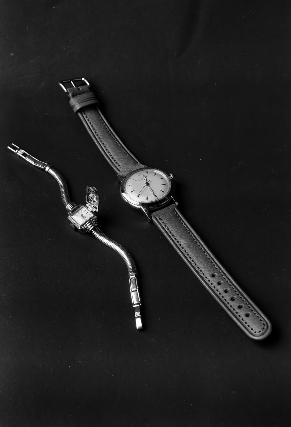 Damen-u. Men’s wristwatch. Gilded nickel steel. Trademark “Mars” around 1960, or Girard-Perregaux, La Chaux-de-marke/Switzerland, ca 1960 — تصویر رکورد یوروپیانا