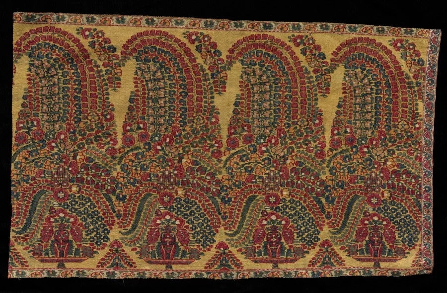 تکه حاشیه شال — نمای تکمیلی ثبت‌شده در رکورد موزه