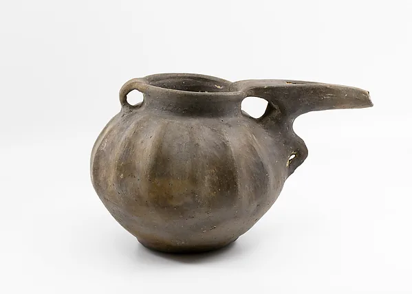 Spouted vessel — تصویر رکورد موزهٔ متروپولیتن (دسترسی آزاد)