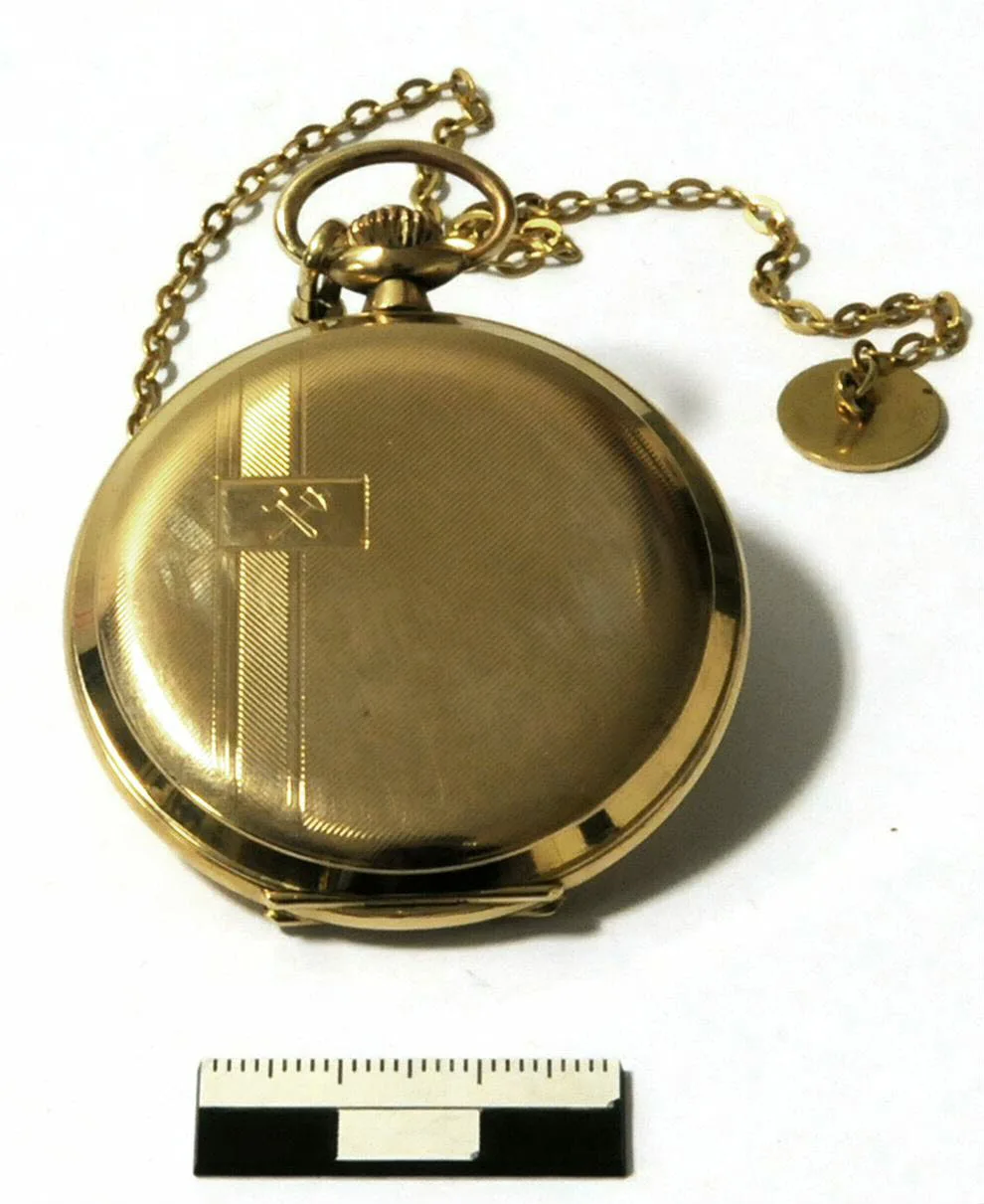 Taschenuhr von Wilhelm Sauerbrei für 25-jährige treue Dienste von der Wintershall AG Kaiseroda — تصویر رکورد یوروپیانا