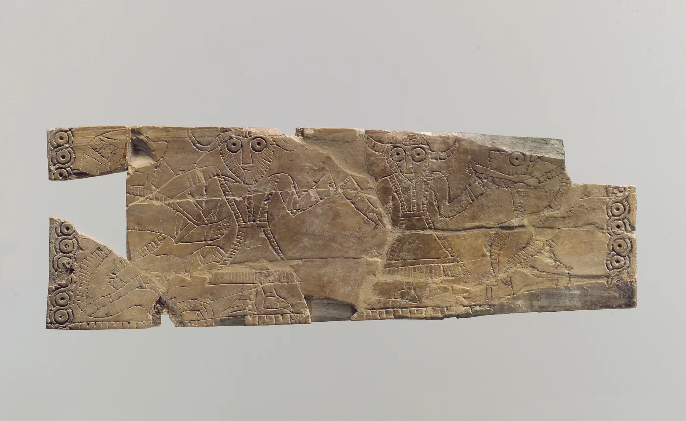 Plaque: bull-men on the obverse; lion attacking a horned animal on the reverse — تصویر رکورد موزهٔ متروپولیتن (دسترسی آزاد)