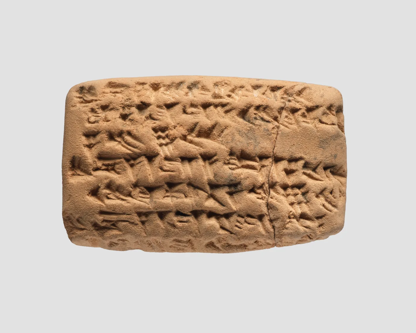 Cuneiform tablet impressed with seal: account of archers for military service, Ebabbar archive — تصویر رکورد موزهٔ متروپولیتن (دسترسی آزاد)