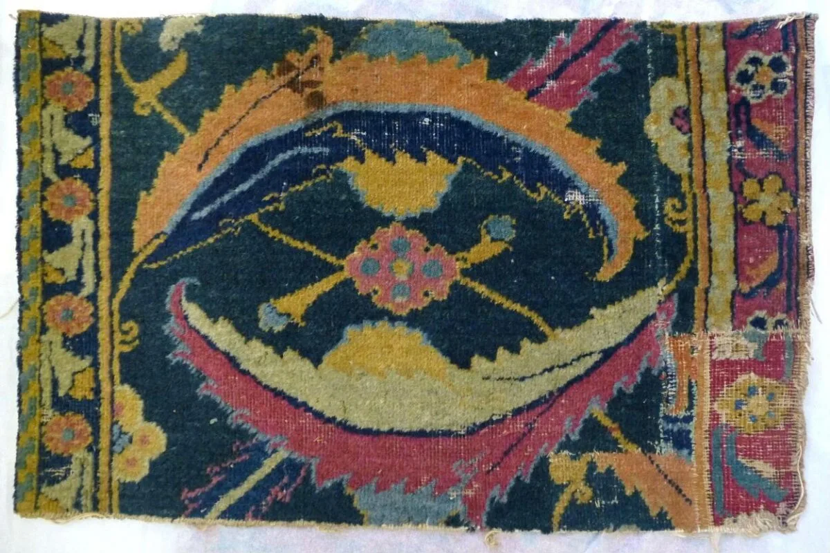 Carpet fragment — تصویر رکورد موزهٔ ویکتوریا و آلبرت
