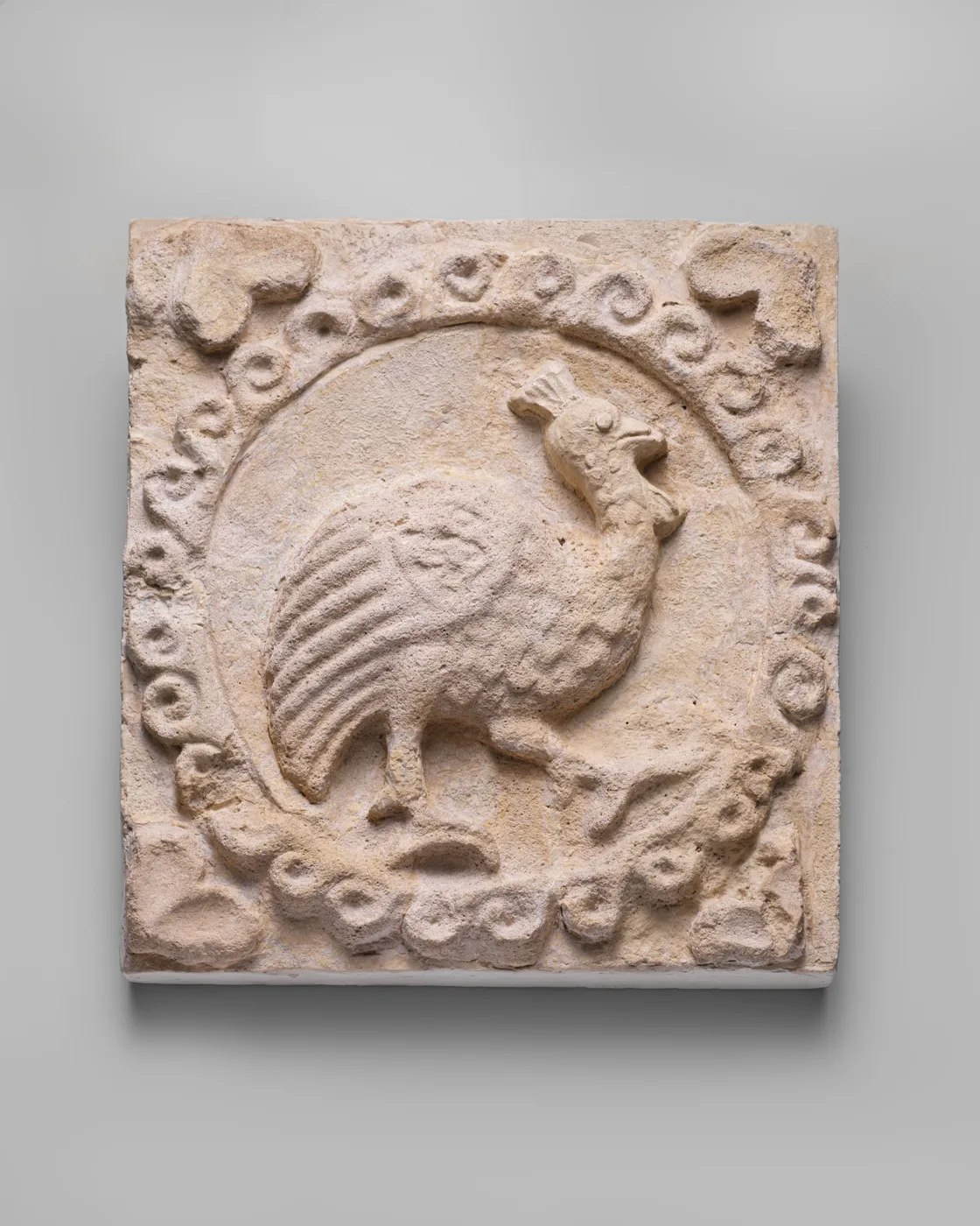 Wall panel with a bird in roundel — تصویر رکورد موزهٔ متروپولیتن (دسترسی آزاد)