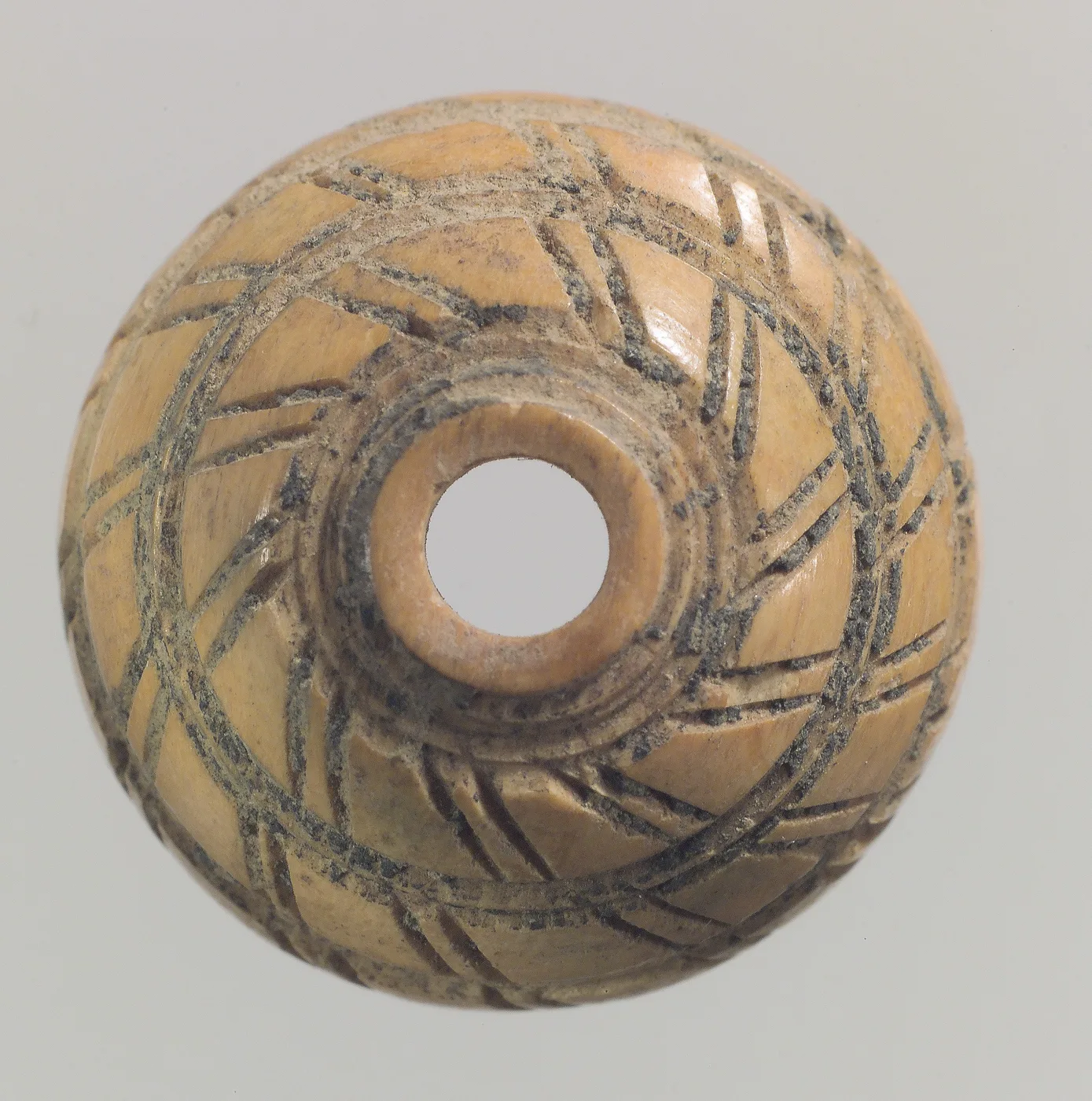Button — تصویر رکورد موزهٔ متروپولیتن (دسترسی آزاد)