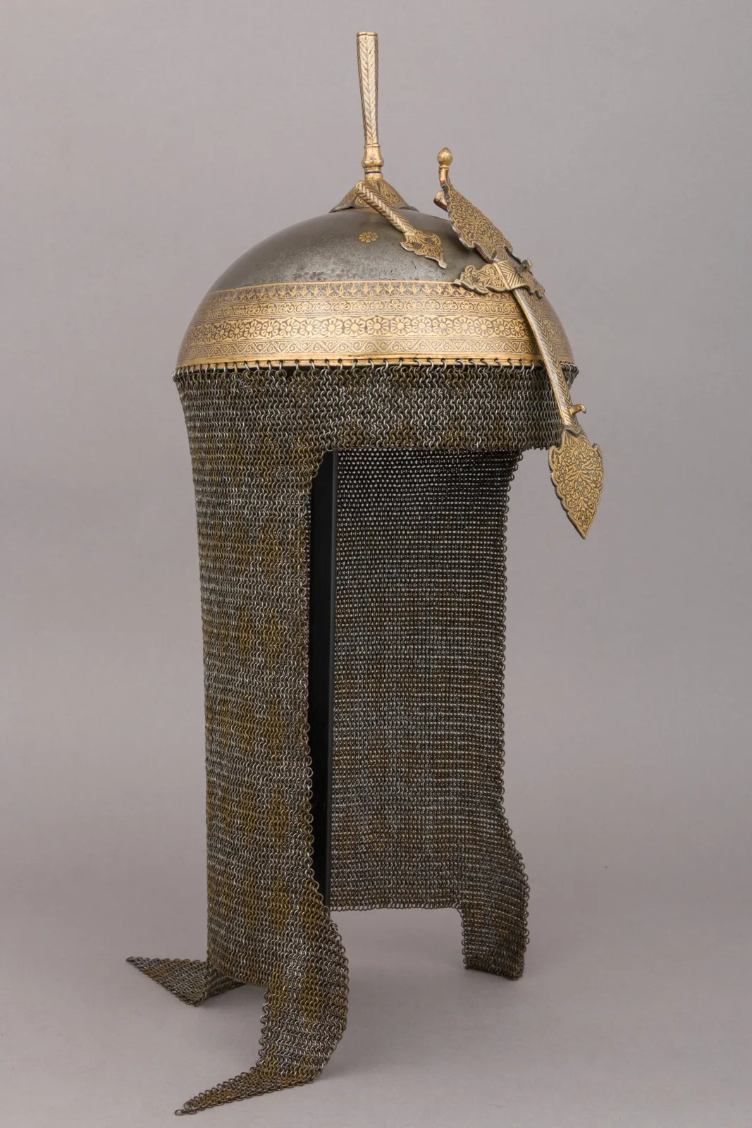 Helmet (Kulah Khud) — تصویر رکورد موزهٔ متروپولیتن (دسترسی آزاد)