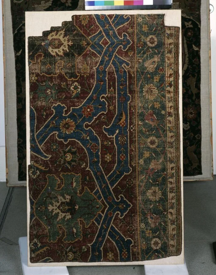 Carpet fragment — تصویر رکورد موزهٔ ویکتوریا و آلبرت