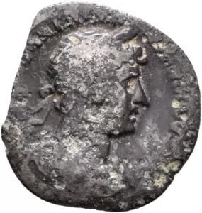 روی نمونهٔ موزه‌ای این تیپ در The Academic Coin Cabinet of the Archaeological Collection of Rostock University