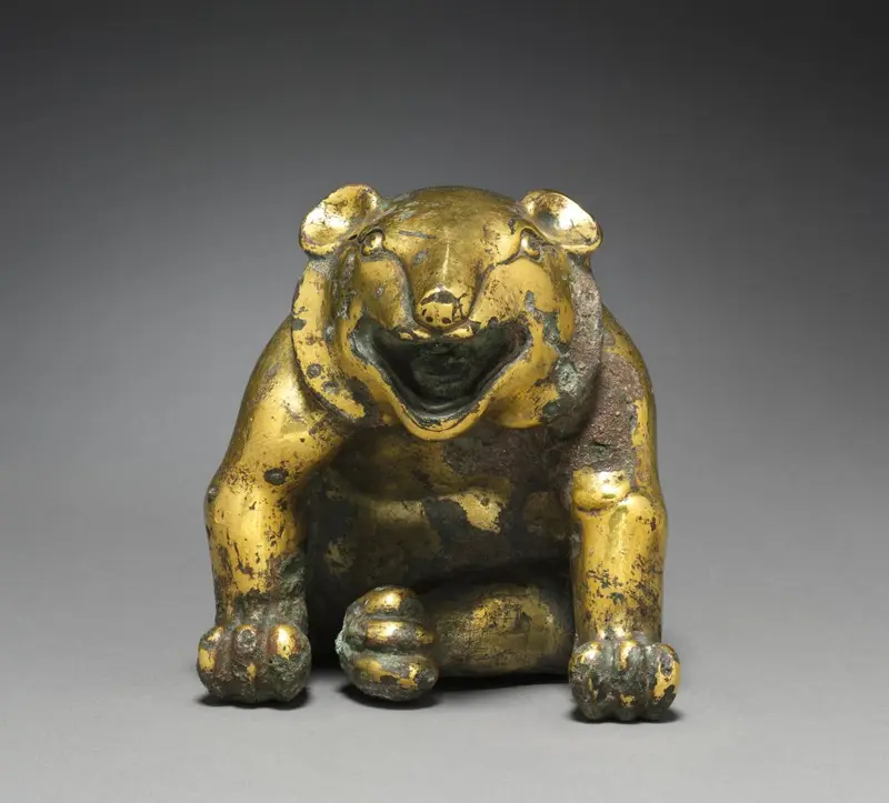 Mat Weight in the Form of a Bear — تصویر رکورد موزهٔ هنر کلیولند (دسترسی آزاد)