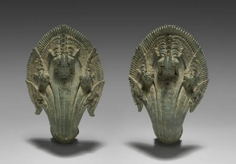 Pair of naga finials — تصویر رکورد موزهٔ هنر کلیولند (دسترسی آزاد)