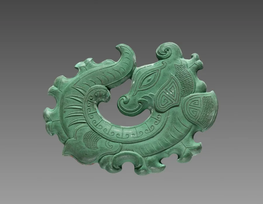 Box  with Ink Cakes:  Green Ink Cake in Shape of Coiled Dragon — تصویر رکورد موزهٔ هنر کلیولند (دسترسی آزاد)