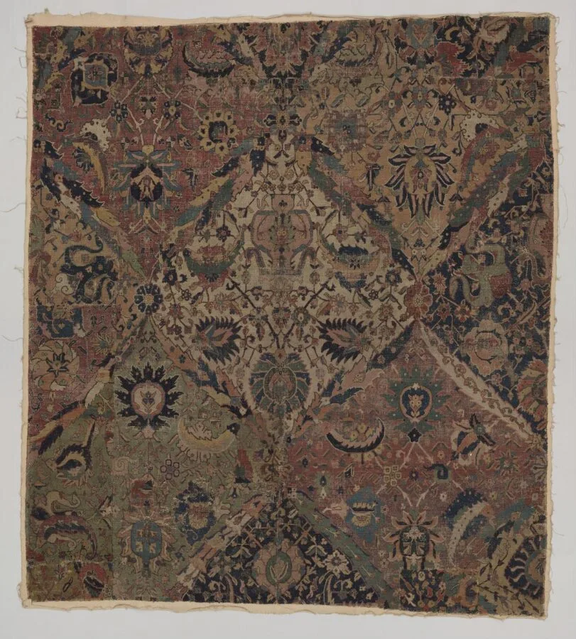 Carpet fragment — تصویر رکورد موزهٔ ویکتوریا و آلبرت