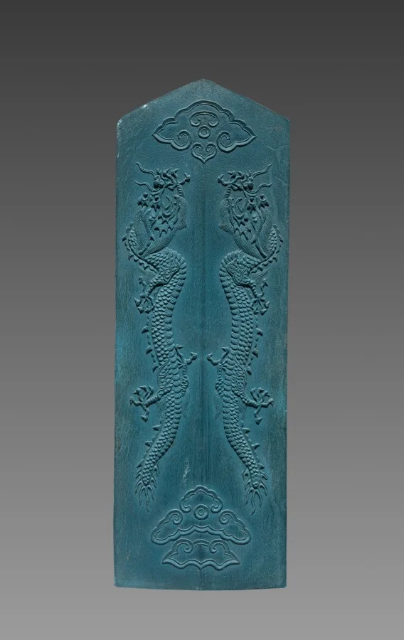 Box with Ink Cakes:  Blue Ink Cake in Shape of a Gui Scepter — تصویر رکورد موزهٔ هنر کلیولند (دسترسی آزاد)
