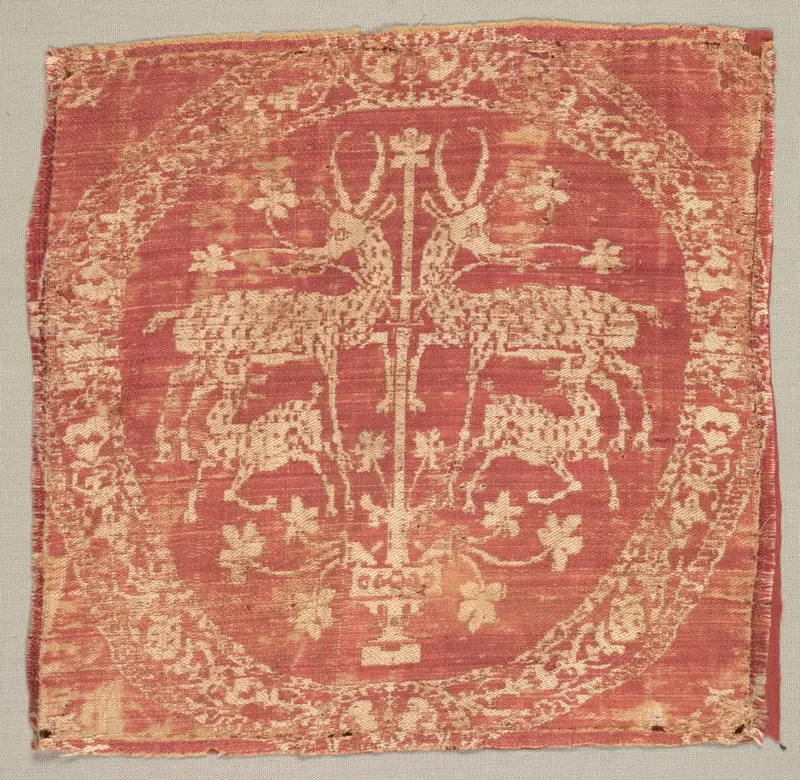 Square Ornament from a Tunic — تصویر رکورد موزهٔ هنر کلیولند (دسترسی آزاد)