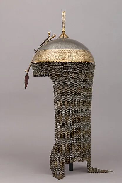 کلاهخود — نمای تکمیلی ثبتشده در رکورد موزه