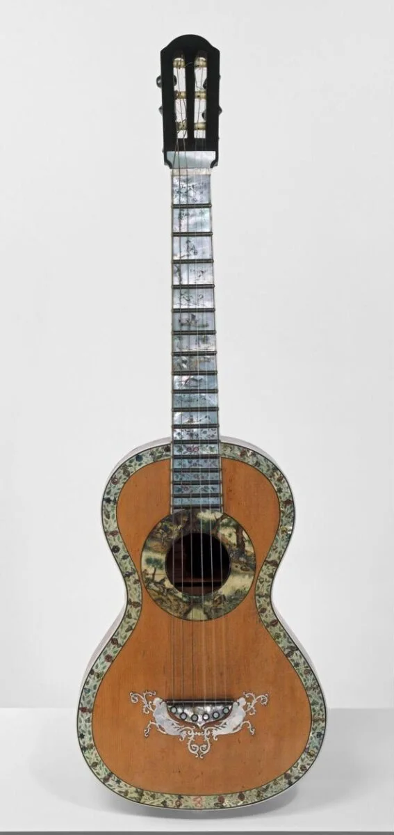 Guitar — تصویر رکورد موزهٔ ویکتوریا و آلبرت