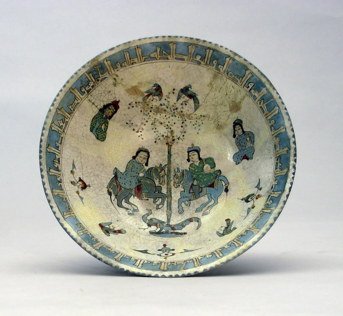 Inscribed Bowl with Two Figures on Horseback — تصویر رکورد مؤسسهٔ هنر شیکاگو (دسترسی آزاد)