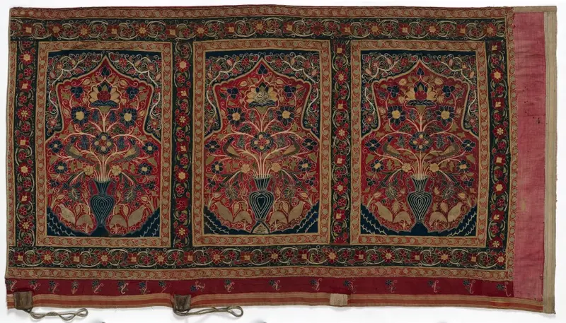Royal Round Tent made for Muhammad Shah (wall panel with three design units) — تصویر رکورد موزهٔ هنر کلیولند (دسترسی آزاد)