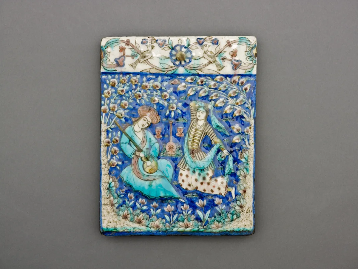 Tile with Musician and Dancer — تصویر رکورد مؤسسهٔ هنر شیکاگو (دسترسی آزاد)