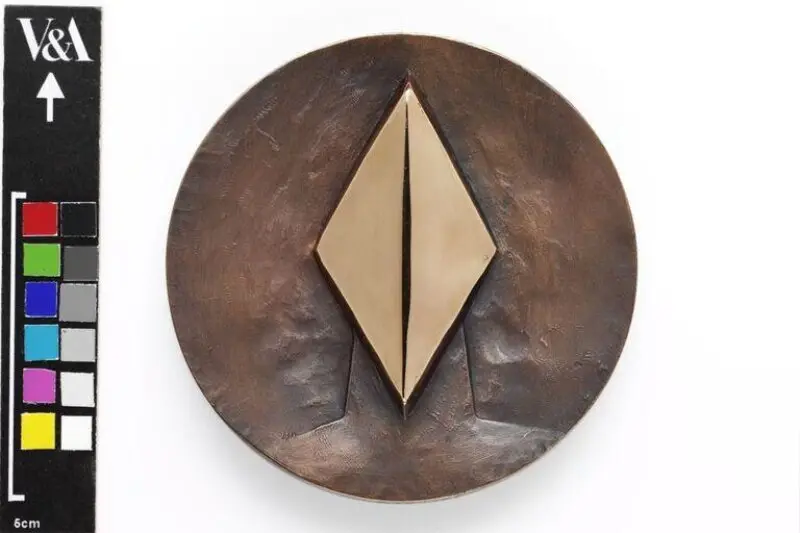 Medal: Diamond — تصویر رکورد موزهٔ ویکتوریا و آلبرت