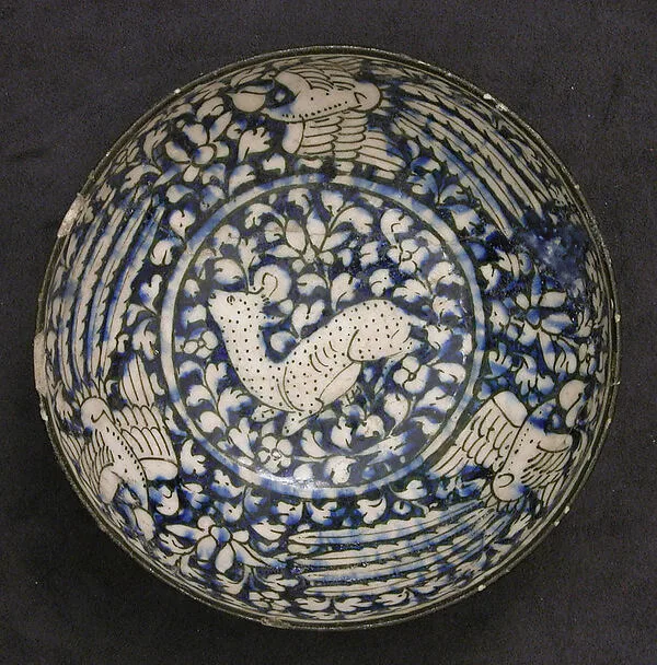 Bowl with Deer and Phoenix Motifs — تصویر رکورد موزهٔ متروپولیتن (دسترسی آزاد)