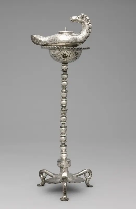 Lamp and Stand — تصویر رکورد موزهٔ هنر کلیولند (دسترسی آزاد)