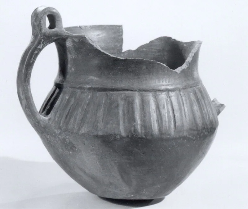 Handled "palace ware" pot — تصویر رکورد موزهٔ متروپولیتن (دسترسی آزاد)