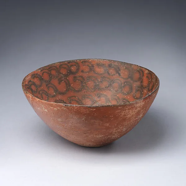 Bowl decorated with linked ibex horns — تصویر رکورد موزهٔ متروپولیتن (دسترسی آزاد)