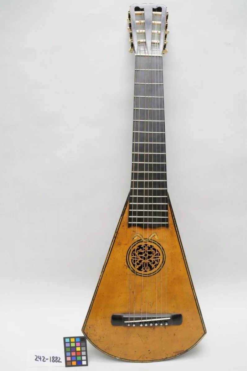 Harp-guitar — تصویر رکورد موزهٔ ویکتوریا و آلبرت