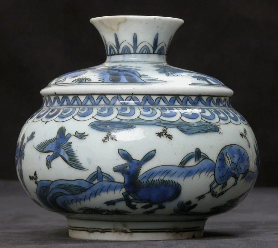 Vase with Animals in a Landscape — تصویر رکورد موزهٔ متروپولیتن (دسترسی آزاد)