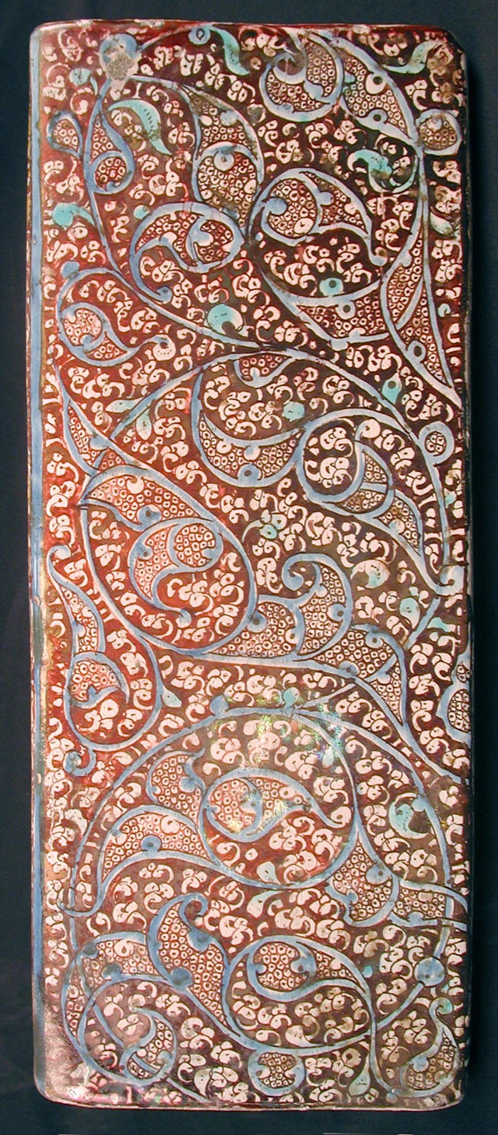 کاشی نبش — نمای تکمیلی ثبت‌شده در رکورد موزه