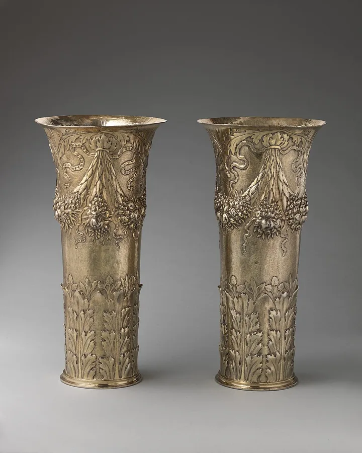 Beaker vase (one of a pair) — تصویر رکورد ویکیداده