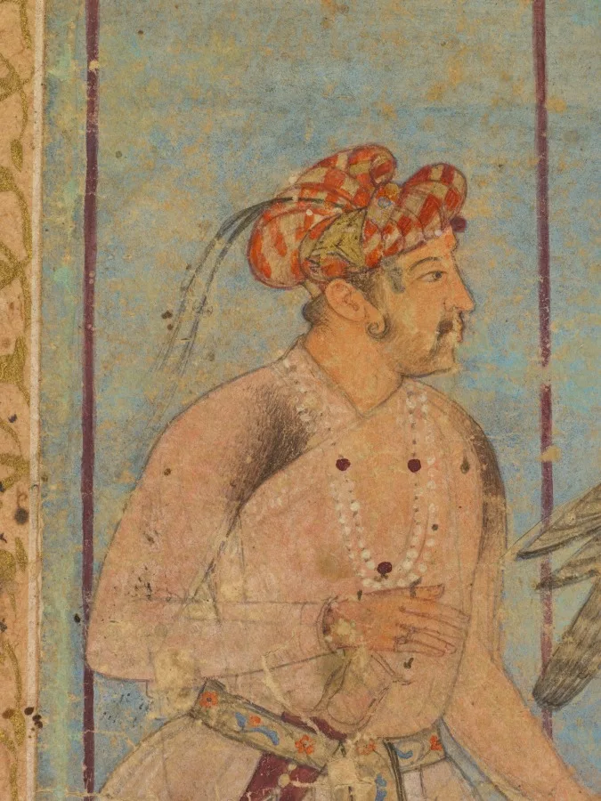 اکبر و جهانگیر در حال تماشای یک شاهین سنقر در حالی که شاهزاده خسرو در پشت سر ایستاده است — نمای تکمیلی ثبت‌شده در رکورد موزه