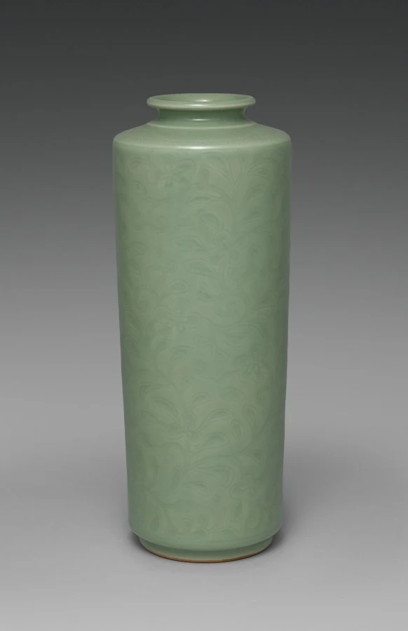 Tong-Shaped Vase with Flowers and Grasses — تصویر رکورد موزهٔ هنر کلیولند (دسترسی آزاد)