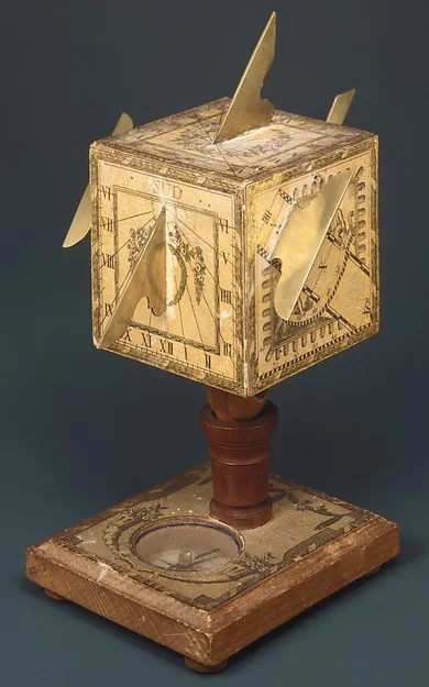 Portable cube sundial — تصویر رکورد موزهٔ متروپولیتن (دسترسی آزاد)