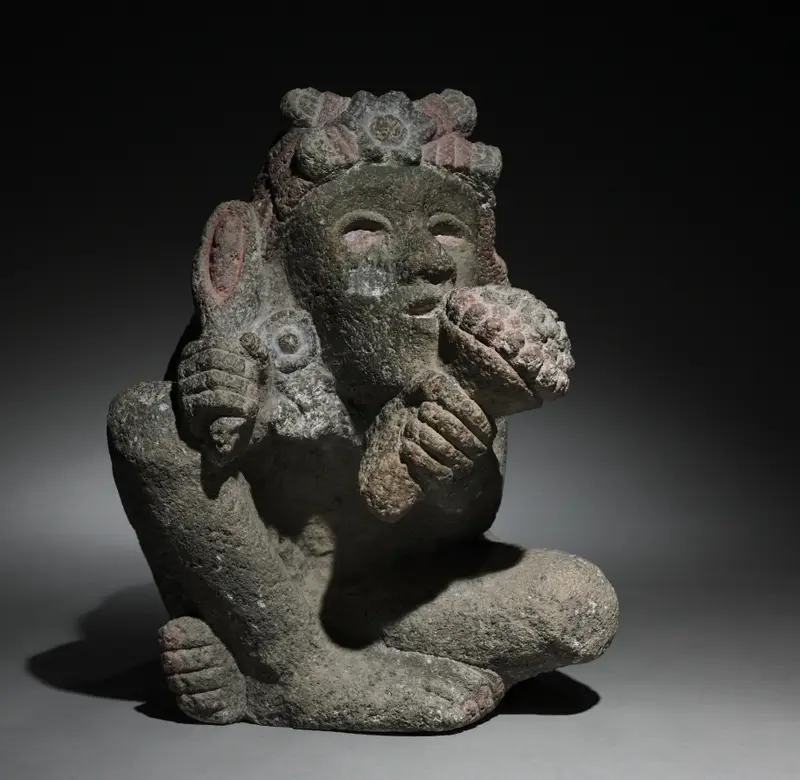 Seated Male Carrying Maize — تصویر رکورد موزهٔ هنر کلیولند (دسترسی آزاد)