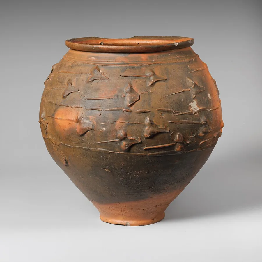 Terracotta jar with barbotine decoration — تصویر رکورد ویکیداده