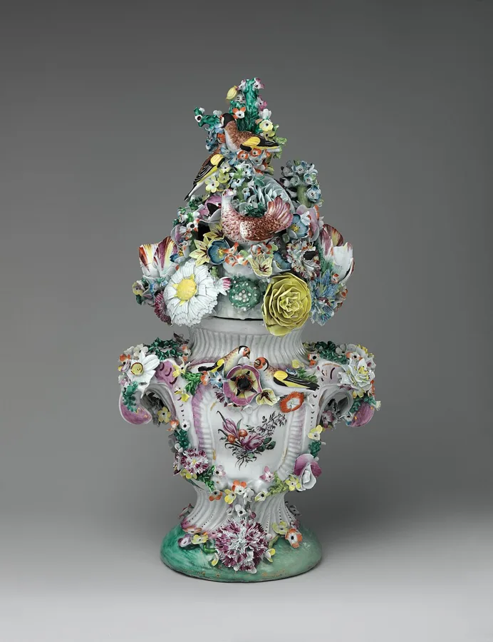 Vase with cover — تصویر رکورد ویکیداده