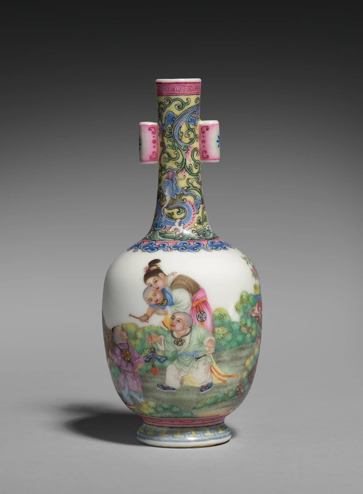 Vase — تصویر رکورد موزهٔ هنر کلیولند (دسترسی آزاد)