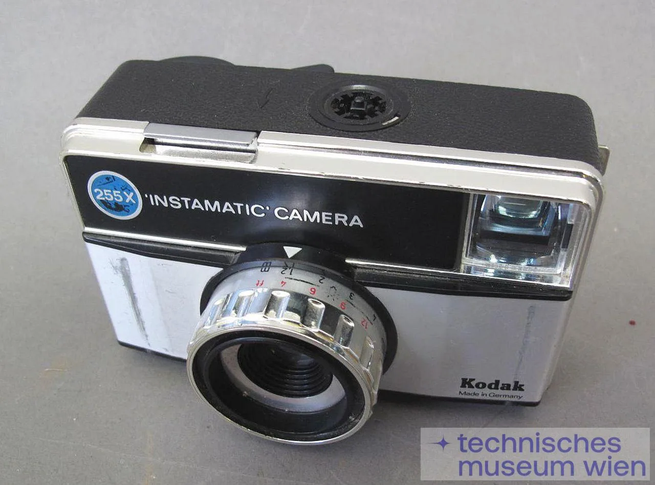 Pocketkamera Kodak 255X ''Instamatic'' Camera — تصویر رکورد یوروپیانا