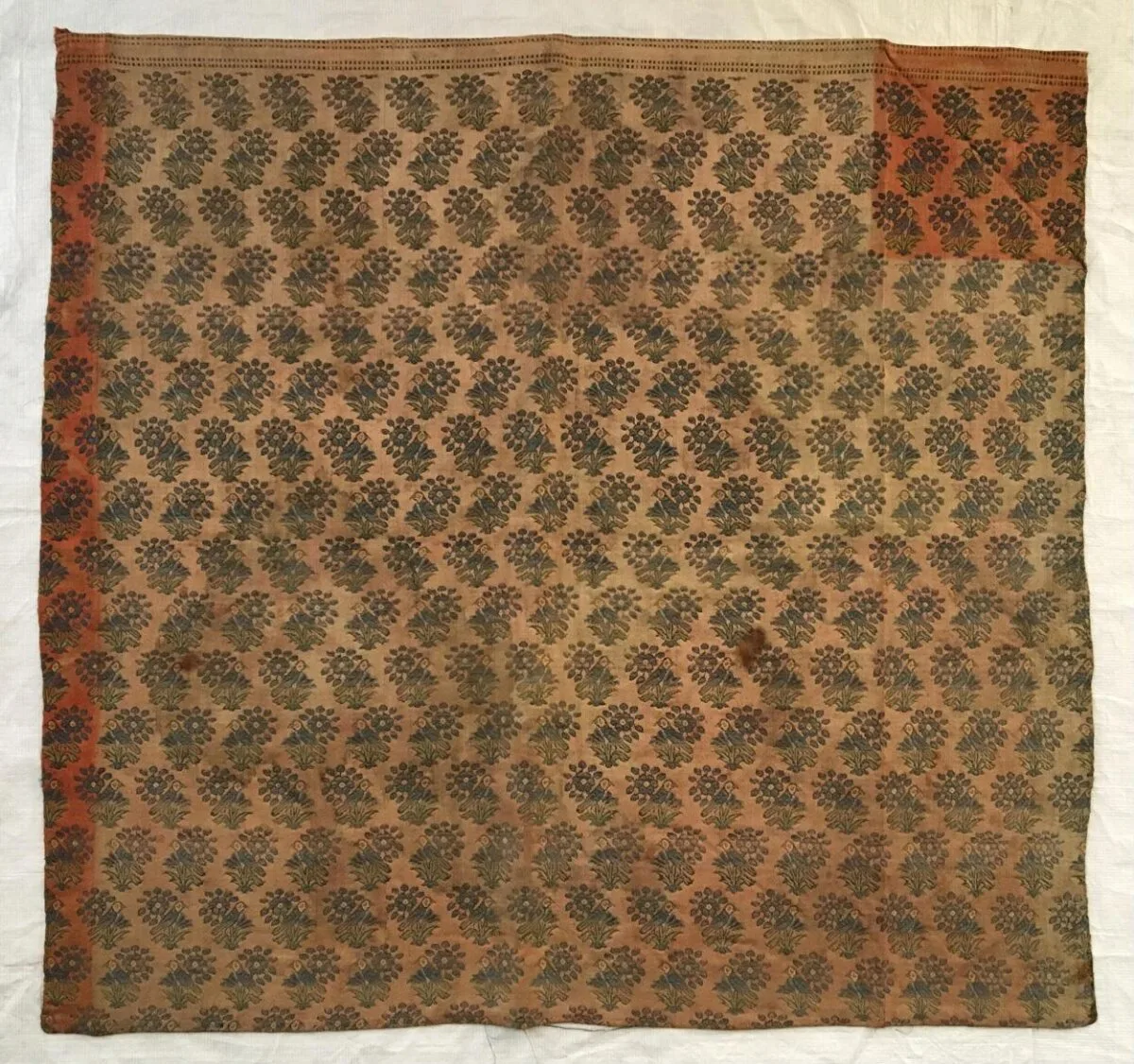 Woven silk panel — تصویر رکورد موزهٔ ویکتوریا و آلبرت