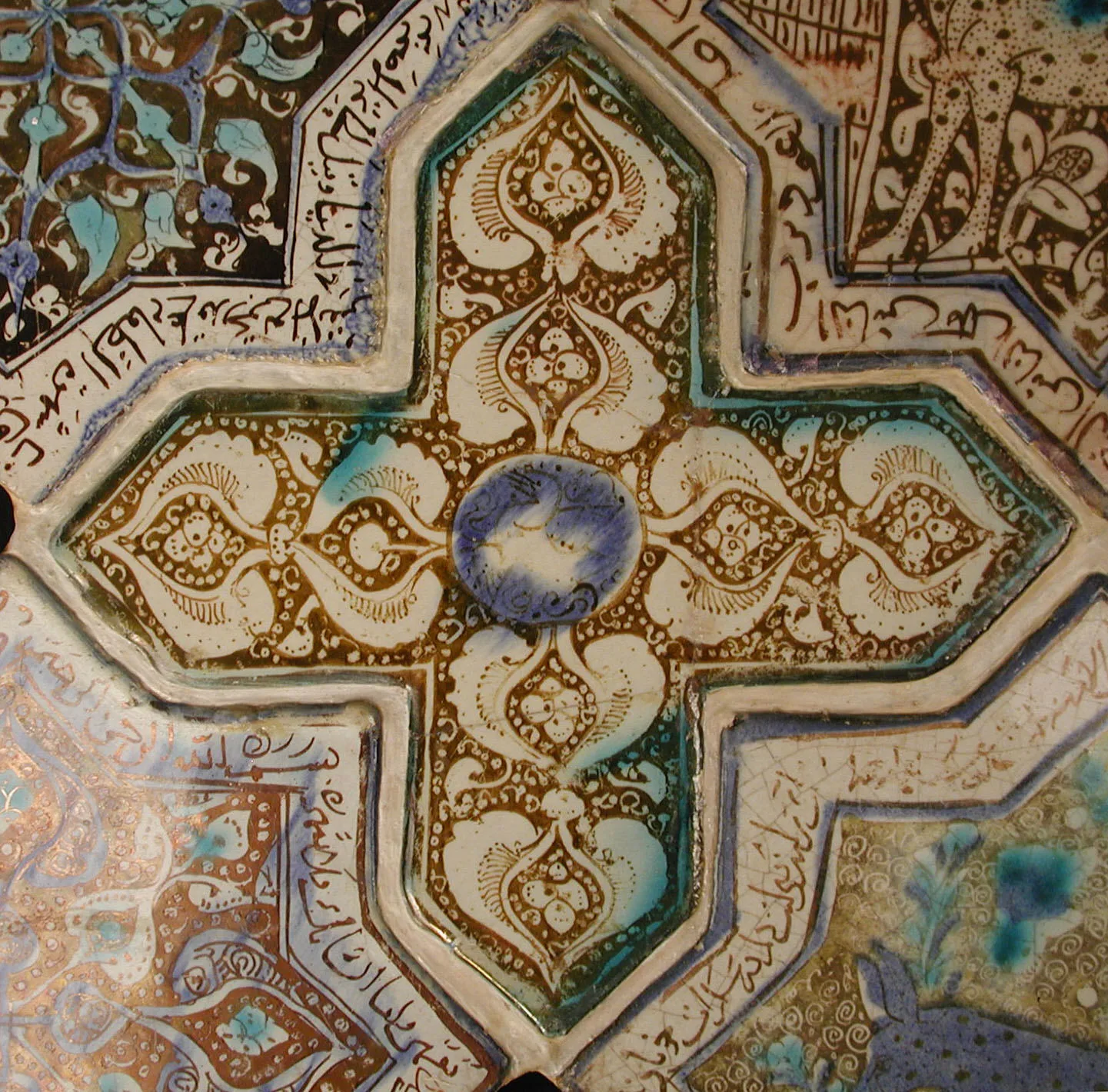 Cross-Shaped Tile — تصویر رکورد موزهٔ متروپولیتن (دسترسی آزاد)