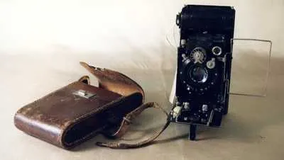camera/folding: "No.2 Folding Autographic Brownie" — تصویر رکورد یوروپیانا