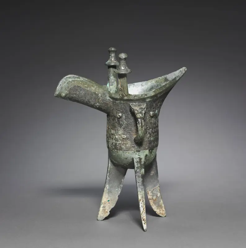 Wine vessel (Jue) — تصویر رکورد موزهٔ هنر کلیولند (دسترسی آزاد)