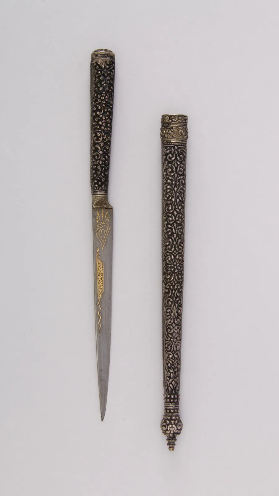 Dagger with Sheath — تصویر رکورد موزهٔ متروپولیتن (دسترسی آزاد)